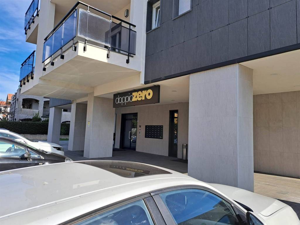 negozio in vendita a Rende in zona Quattromiglia