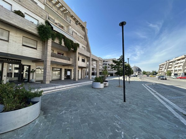 negozio in vendita a Rende in zona Quattromiglia