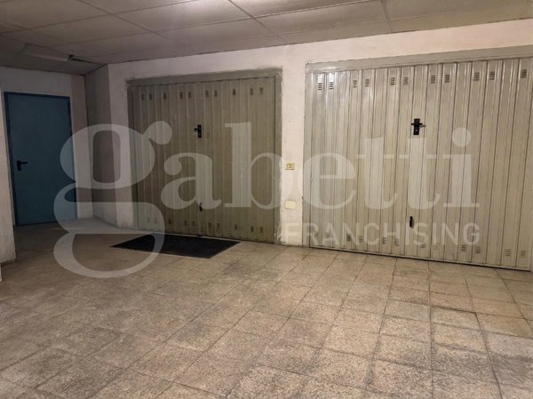box auto in vendita a Rende in zona Roges