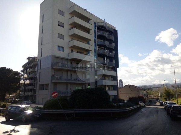 box auto in vendita a Rende in zona Roges