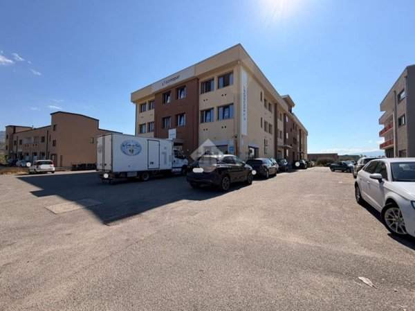 ufficio in vendita a Rende in zona Quattromiglia