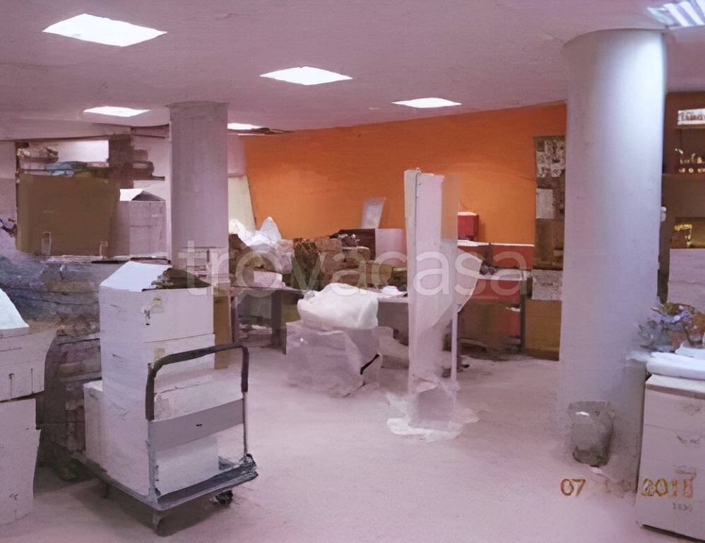 locale commerciale in vendita a Rende in zona Quattromiglia