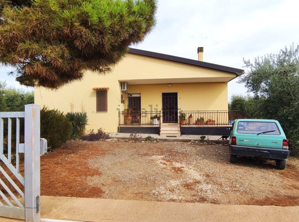 casa indipendente in vendita a Rocca Imperiale