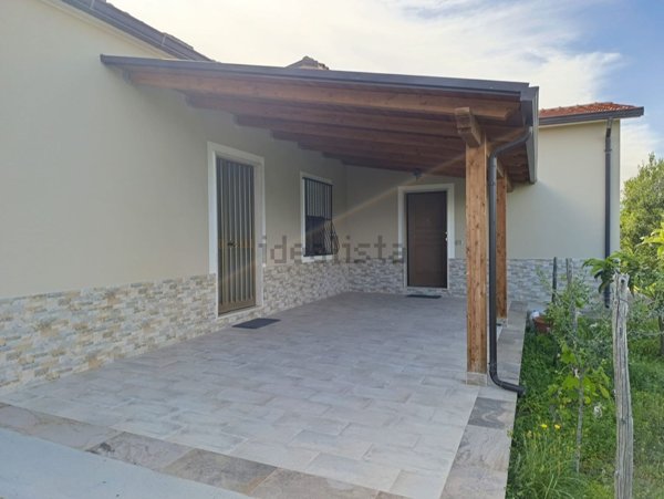 casa indipendente in vendita a Rocca Imperiale