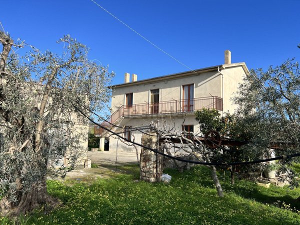 casa indipendente in vendita a Rocca Imperiale