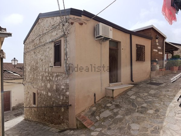 casa indipendente in vendita a Rocca Imperiale