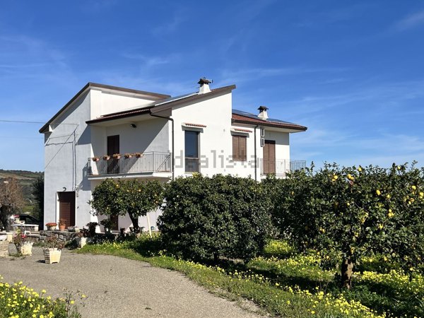 casa indipendente in vendita a Rocca Imperiale