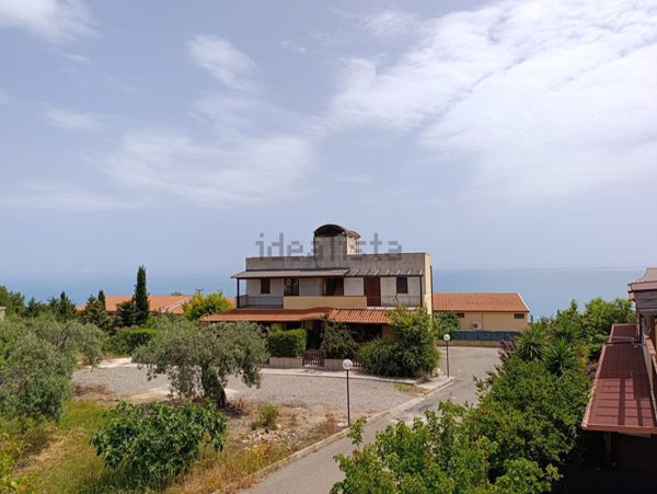 casa indipendente in vendita a Rocca Imperiale