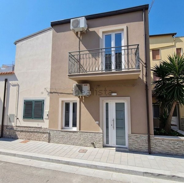 casa indipendente in vendita a Rocca Imperiale