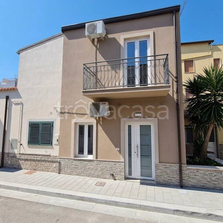 casa indipendente in vendita a Rocca Imperiale