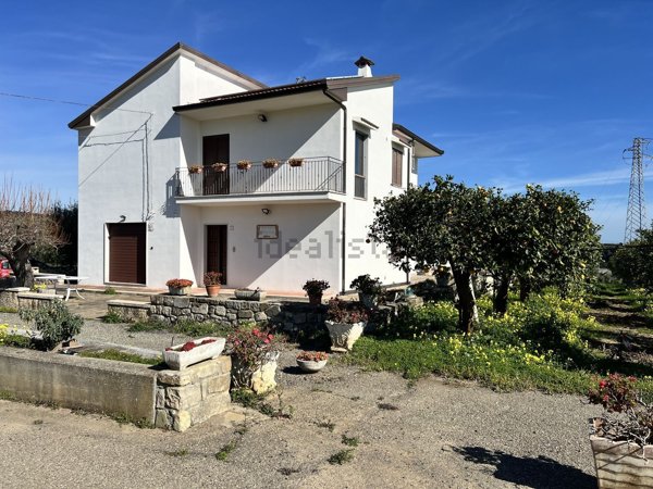 casa indipendente in vendita a Rocca Imperiale