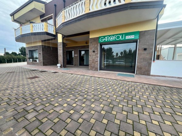 locale commerciale in vendita a Rocca Imperiale