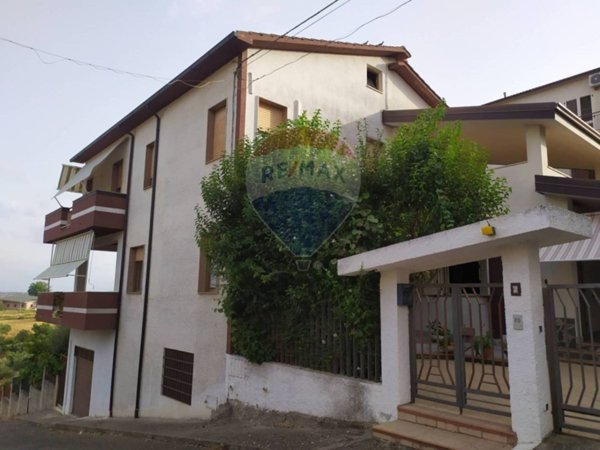 casa indipendente in vendita a Roggiano Gravina