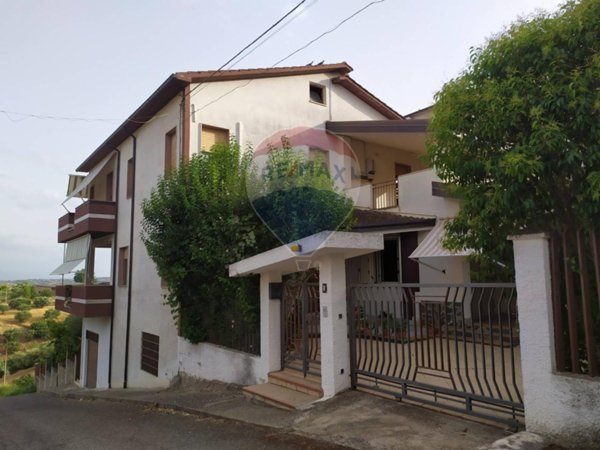 casa indipendente in vendita a Roggiano Gravina