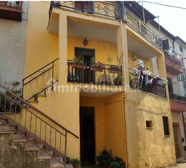 casa indipendente in vendita a Roggiano Gravina
