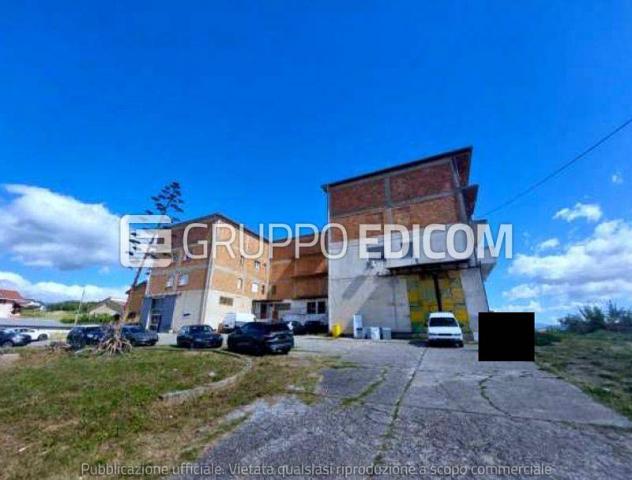locale commerciale in vendita a Roggiano Gravina