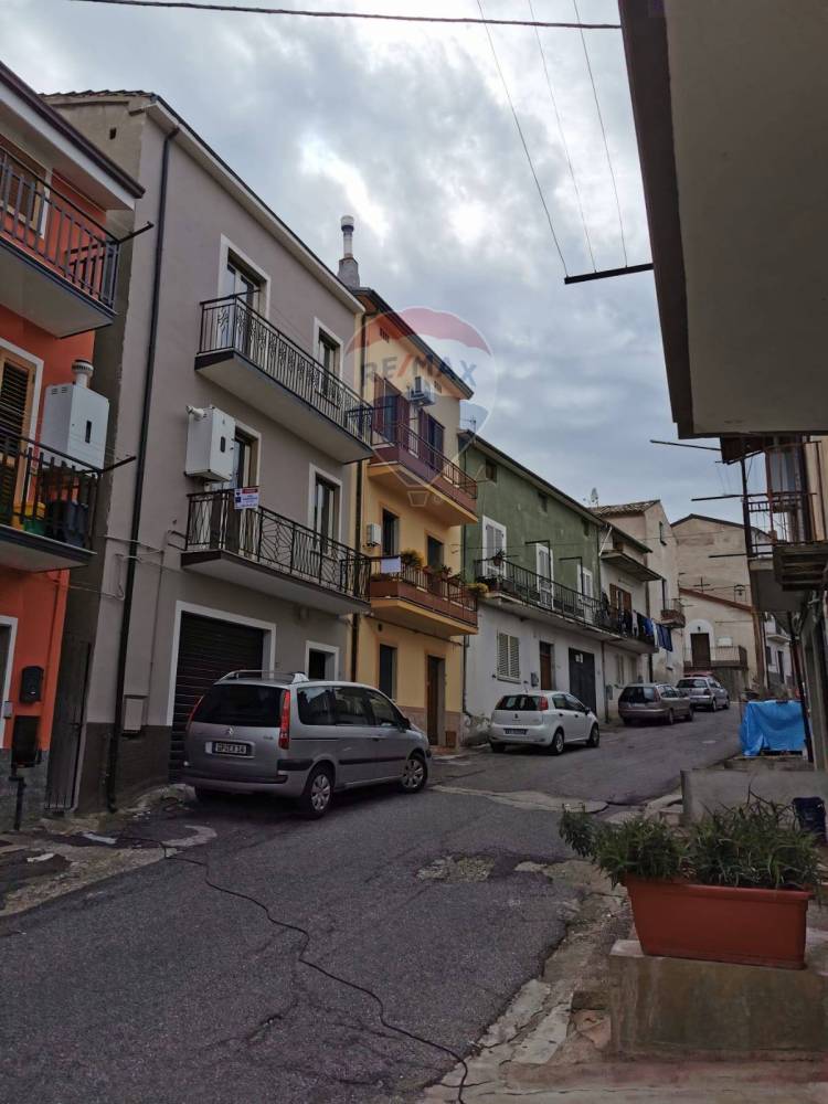 casa indipendente in vendita a Roggiano Gravina