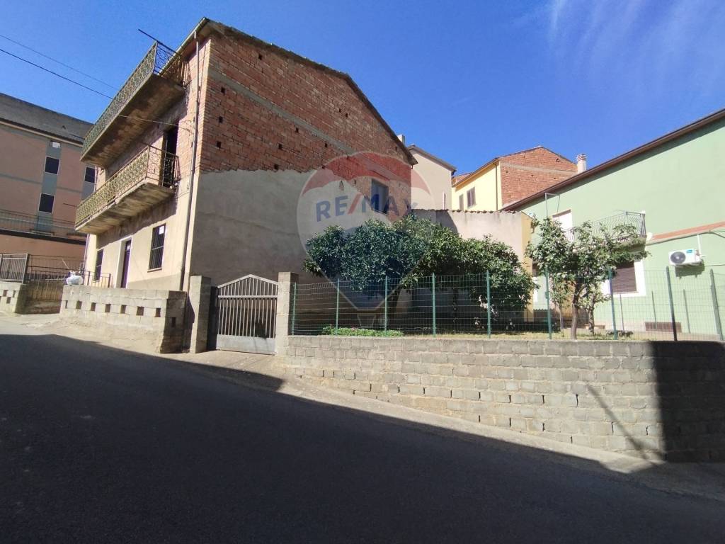 casa indipendente in vendita a Roggiano Gravina