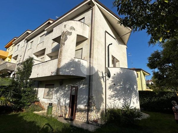 casa indipendente in vendita a Rogliano