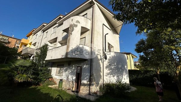 casa indipendente in vendita a Rogliano