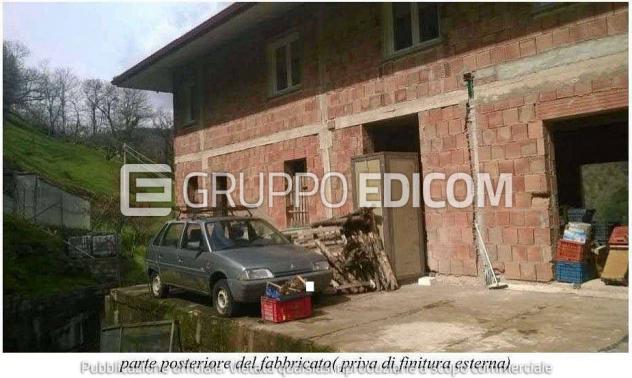 locale commerciale in vendita a Rogliano in zona Balzata