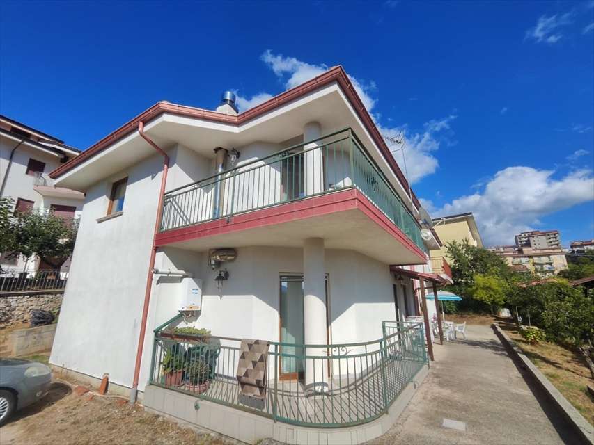 casa indipendente in vendita a Rogliano