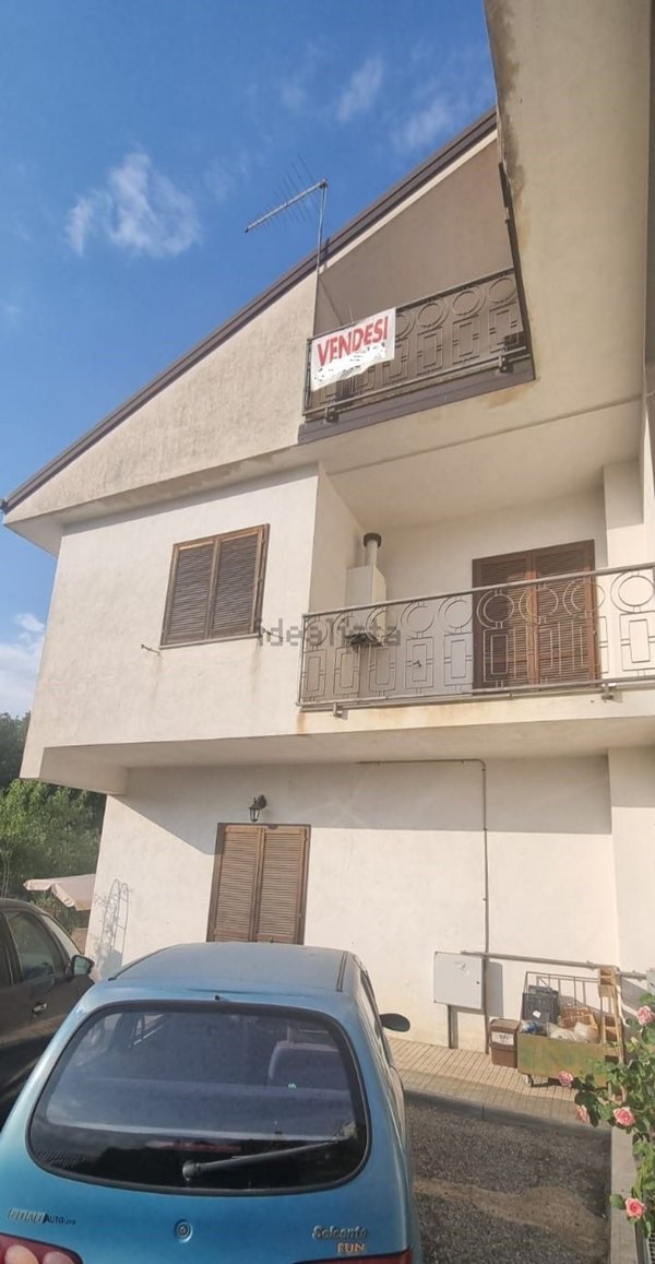 casa indipendente in vendita a Rogliano