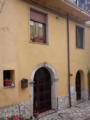casa indipendente in vendita a Rogliano in zona Manche