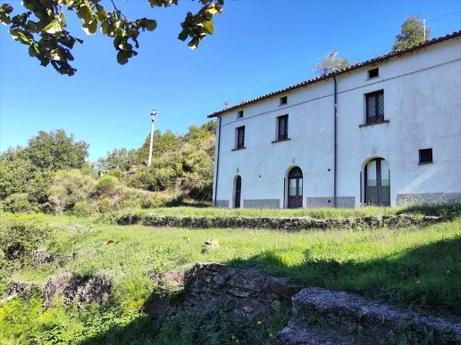 casa indipendente in vendita a Rogliano in zona Manche
