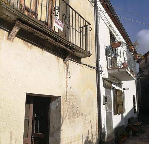 casa indipendente in vendita a Rogliano