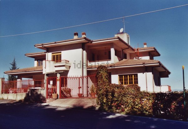 casa indipendente in vendita a Rogliano