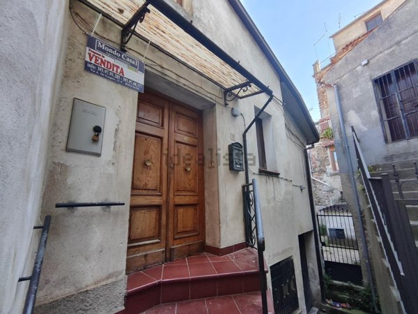 casa indipendente in vendita a Rogliano in zona Manche