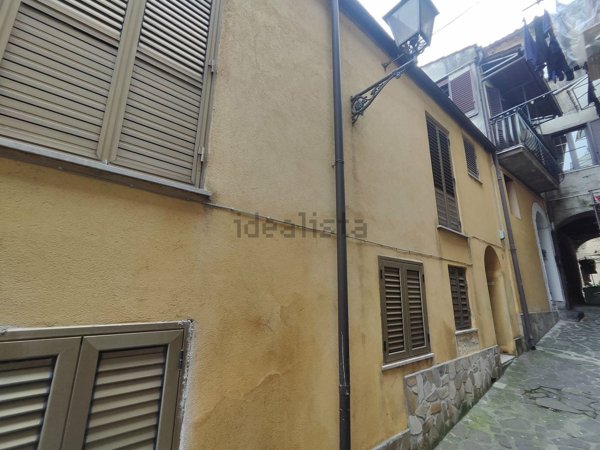 casa indipendente in vendita a Rogliano in zona Manche