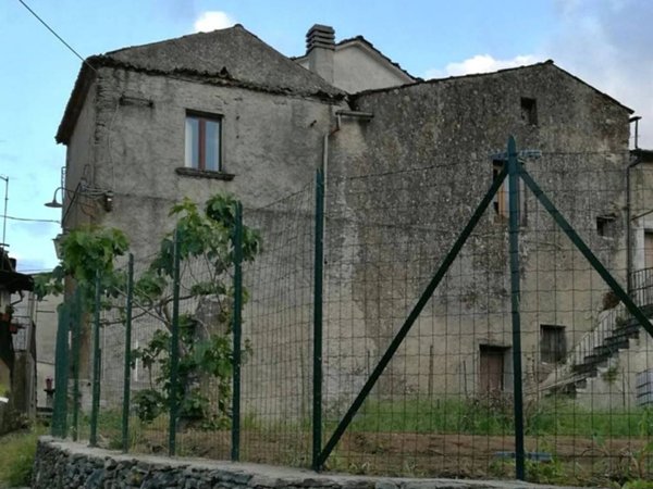 casa indipendente in vendita a Rogliano