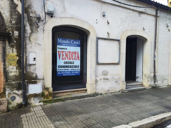 locale commerciale in vendita a Rogliano in zona Saliano