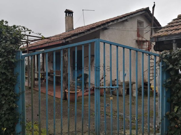casa indipendente in vendita a Rogliano in zona Manche