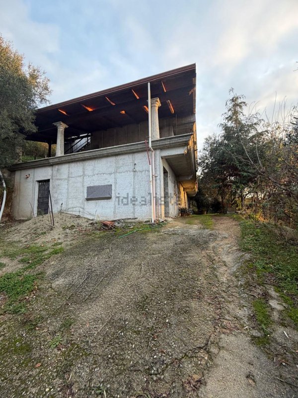 casa indipendente in vendita a Rose