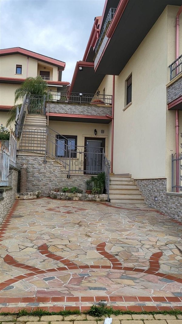 casa indipendente in vendita a Rose