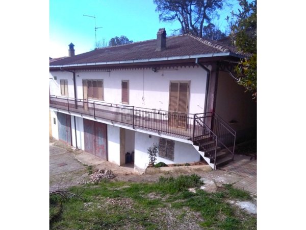casa indipendente in vendita a Rose