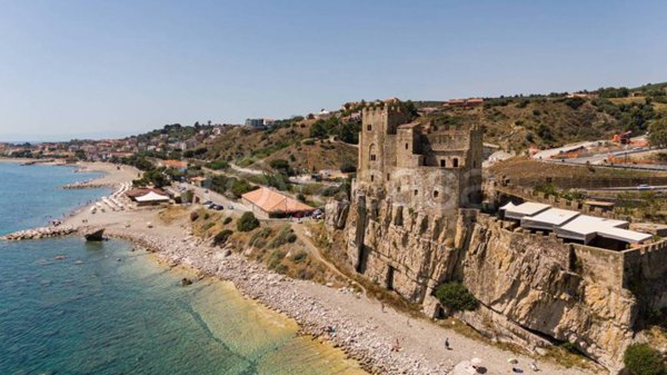 villa in vendita a Roseto Capo Spulico in zona Il Castello