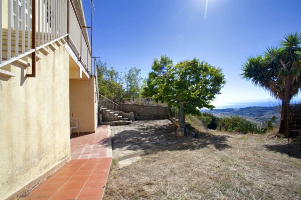 casa indipendente in vendita a Roseto Capo Spulico