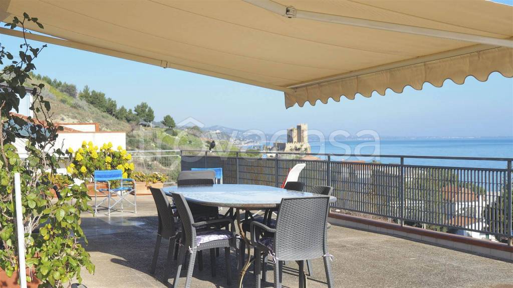appartamento in vendita a Roseto Capo Spulico in zona Il Castello