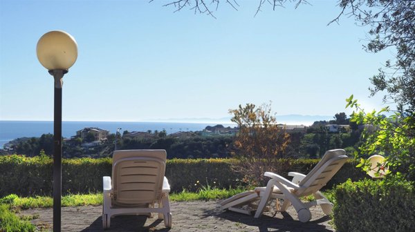 casa indipendente in vendita a Roseto Capo Spulico in zona Il Castello