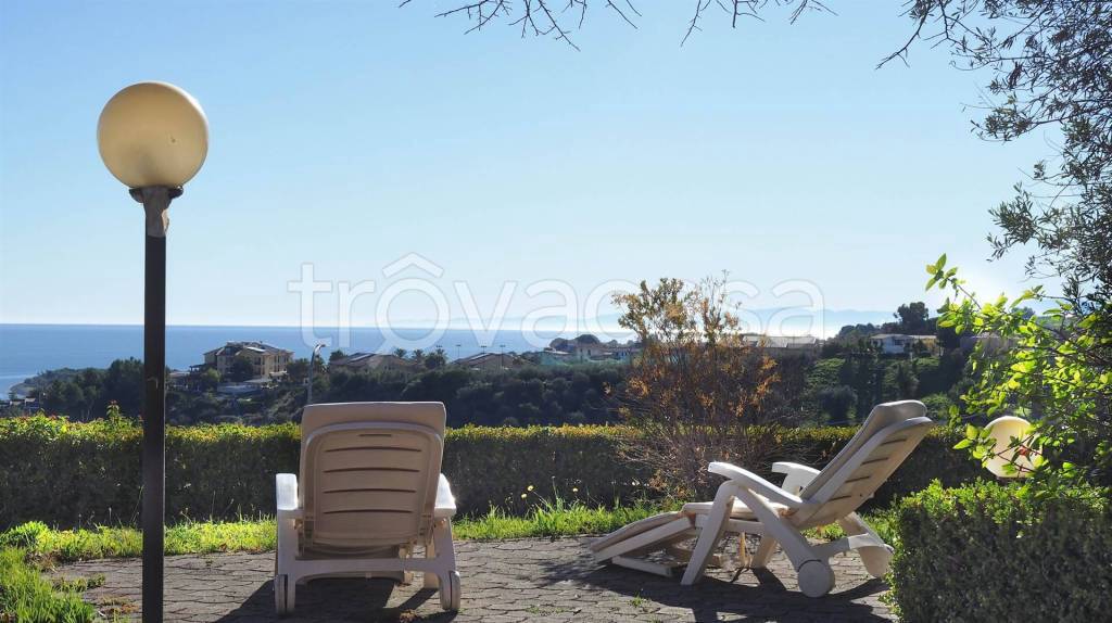 casa indipendente in vendita a Roseto Capo Spulico in zona Il Castello