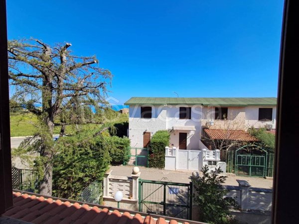 casa indipendente in vendita a Roseto Capo Spulico in zona Il Castello