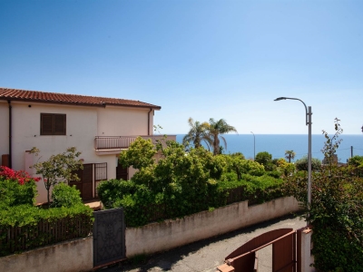 casa indipendente in vendita a Roseto Capo Spulico in zona Il Castello