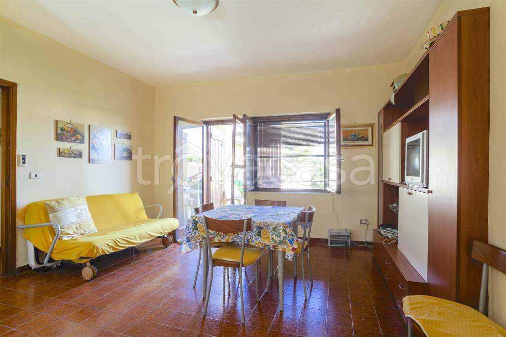 appartamento in vendita a Roseto Capo Spulico