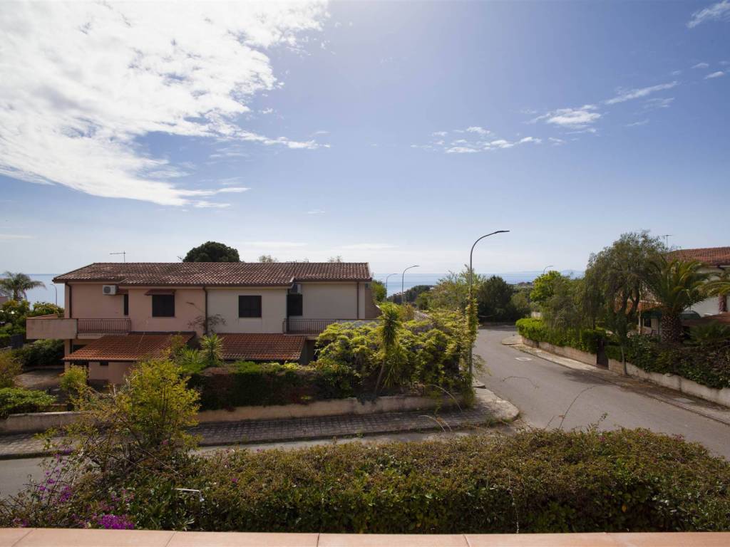casa indipendente in vendita a Roseto Capo Spulico in zona Il Castello