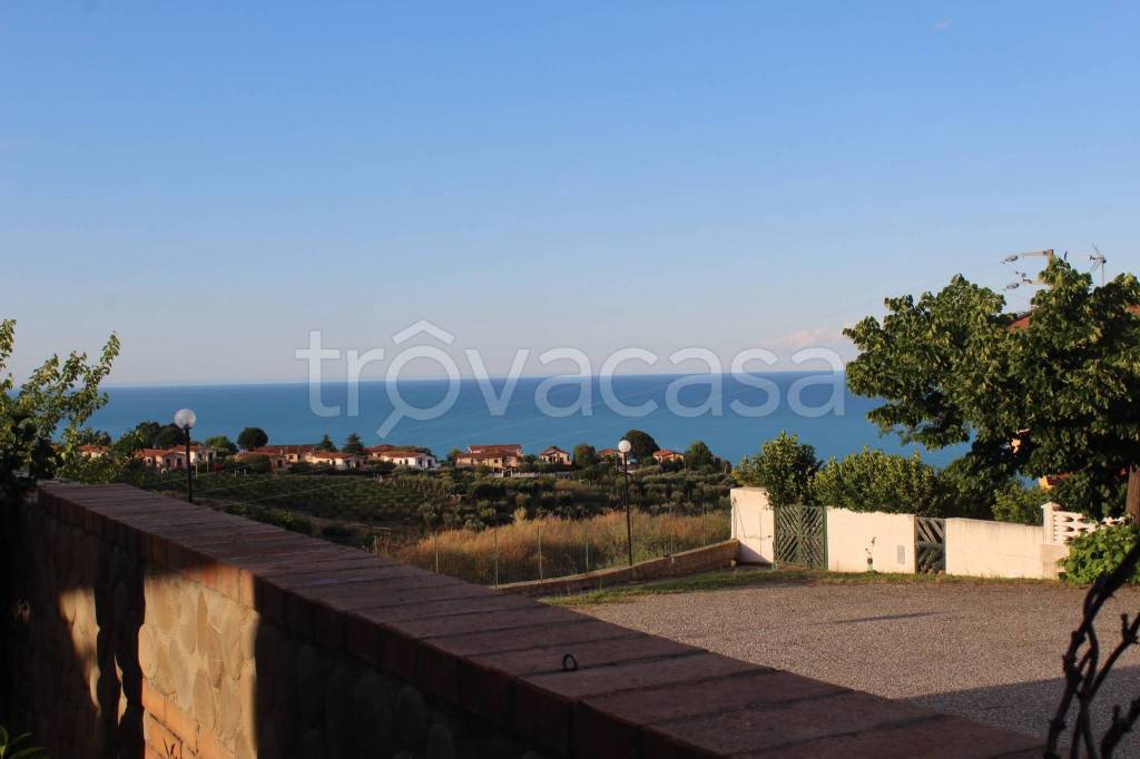 casa indipendente in vendita a Roseto Capo Spulico