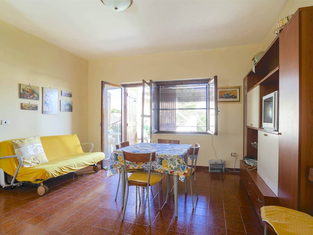 appartamento in vendita a Roseto Capo Spulico in zona Borgata Marina